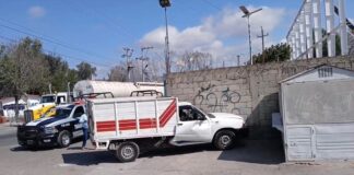 Tren impacta camioneta mal estacionada en Tehuacán