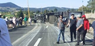 Volcadura de tractocamión cierra la autopista Puebla-Orizaba