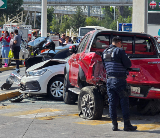 Choque múltiple en Vía Atlixcáyotl deja una mujer sin vida y nueve lesionados