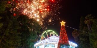 Familias texmeluquenses celebran encendido del árbol navideño