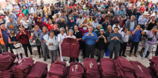 San Pedro Cholula entrega chamarras a adultos mayores y vulnerables