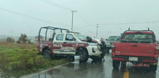 Varios heridos tras choque entre patrulla y camioneta en Zacatlán