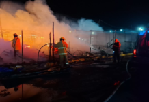 Controlan incendio en puestos de artículos navideños en Huixcolotla