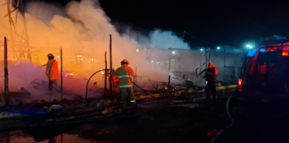 Controlan incendio en puestos de artículos navideños en Huixcolotla