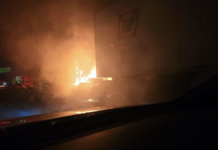 Cabina de tráiler se incendia en la autopista Puebla-Orizaba