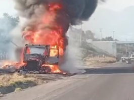 Incendio de tractocamión en la Puebla-Orizaba causa cierre de circulación