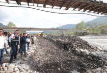 Gobierno de Puebla continúa con trabajos de desazolve del río Necaxa