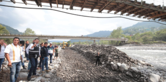 Gobierno de Puebla continúa con trabajos de desazolve del río Necaxa