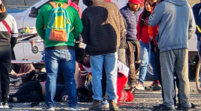 Hombre muere tras choque entre motocicleta y camioneta en Tepeaca