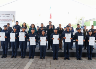 Alejandro Armenta preside graduación de policías de proximidad