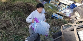 Saquean tráiler volcado de agua potable en la Puebla-Orizaba