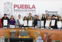 Armenta entrega reconocimientos a 35 maestros mezcaleros