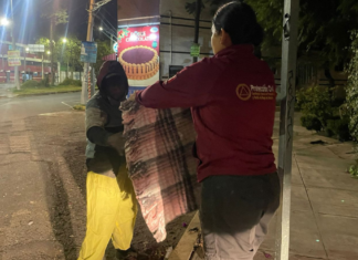 PC Puebla entrega cobijas y colchonetas en recorridos invernales