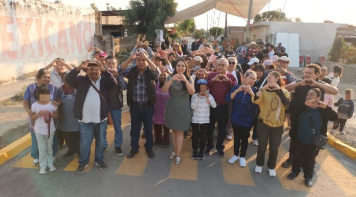 Tonantzin Fernández entrega rehabilitación de calle en Santa María Acuexcomac