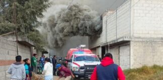 Se incendia taller de salas en Amozoc; sin lesionados