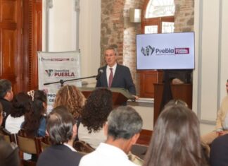 Pepe Chedraui entrega Avisos de Apertura de Negocio a emprendedores