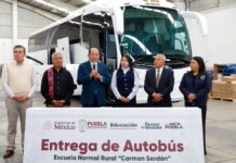 Entregan autobús a estudiantes de la Normal Rural “Carmen Serdán”