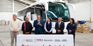 Entregan autobús a estudiantes de la Normal Rural “Carmen Serdán”