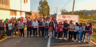 Tonantzin Fernández entrega pavimentación de calle en San Diego Cuachayotla
