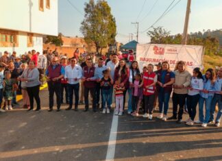 Tonantzin Fernández entrega pavimentación de calle en San Diego Cuachayotla