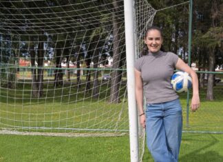 En UDLAP, Desirée Monsiváis analiza desarrollo del futbol femenil