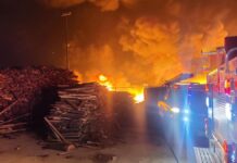 Incendio consume bodega de tubos plásticos en San Pedro Cholula
