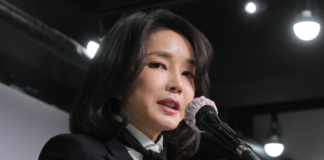 Condenan a ex primera dama de Corea del Sur por corrupción