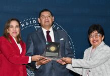 BUAP reconoce a Alejandro Armenta como exalumno destacado