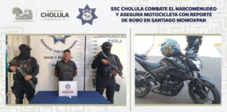 SSC Cholula asegura a hombre con cristal y moto robada