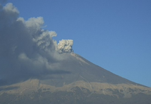 Popocatépetl sorprende a poblanos con gran fumarola visible