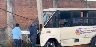 Ruta 76 se impacta contra poste en Lomas de San Miguel