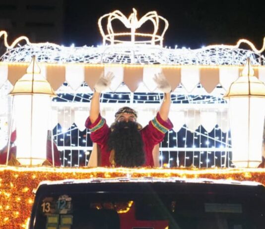 Reyes Magos desfilan en Puebla ante más de 7 mil asistentes