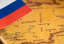 Diplomático británico es expulsado de Rusia por supuesto espionaje