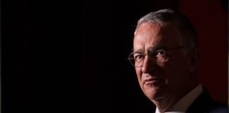 Salinas Pliego da “paguito” al SAT; cubriría deuda millonaria en 18 cuotas