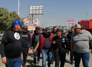 Locatarios de la Central de Abasto bloquean la Vía Corta a Santa Ana