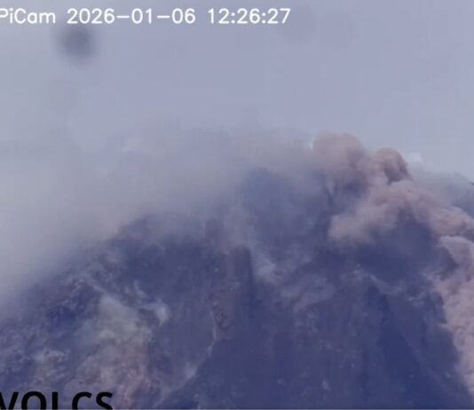 Riesgo de erupción volcánica obliga a evacuar a miles de filipinos