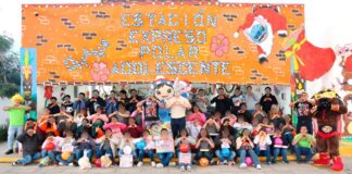 Luchadores del CMLL festejan Día de Reyes con niños de Casas DIF Puebla