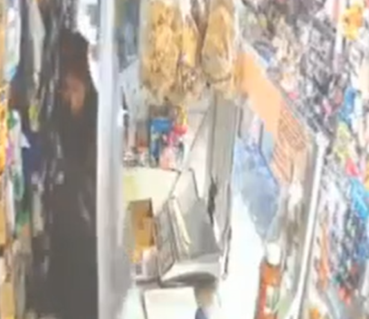 Asaltan con arma blanca a empleada de miscelánea en Tlaxcalancingo