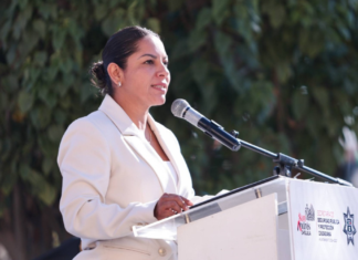 Lupita Cuautle encabeza honores a la bandera de enero