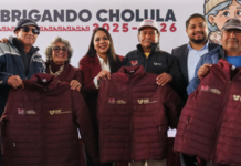 Entregan mil 500 chamarras a adultos mayores en San Pedro Cholula