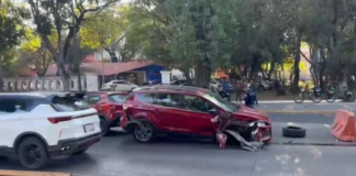 Choque múltiple provoca caos vial en el bulevar 5 de Mayo