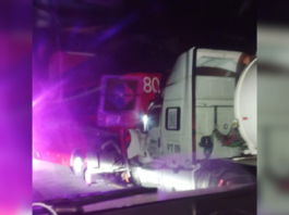 Choque entre pipas y autobús cierra la autopista México–Tuxpan