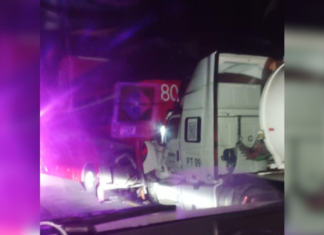 Choque entre pipas y autobús cierra la autopista México–Tuxpan