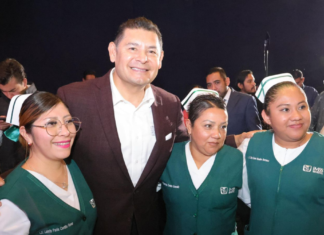 Puebla conmemora el Día de la Enfermera y el Enfermero