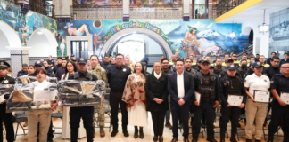 Ariadna Ayala entrega equipamiento a elementos de seguridad