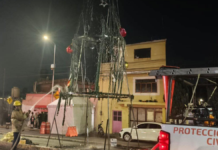 Incendio consume árbol navideño en San Andrés Cholula