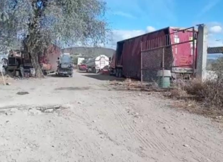 Incendio en corralón de Tehuacán deja más de 20 vehículos calcinados