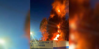 Bomberos sofocan incendio en secundaria de San Andrés Cholula