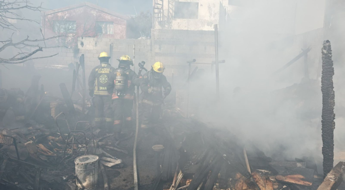 Incendio en vivienda de Puebla deja a un adulto mayor sin vida