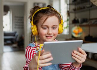 Uso de pantallas en la infancia podría afectar el cerebro adolescente